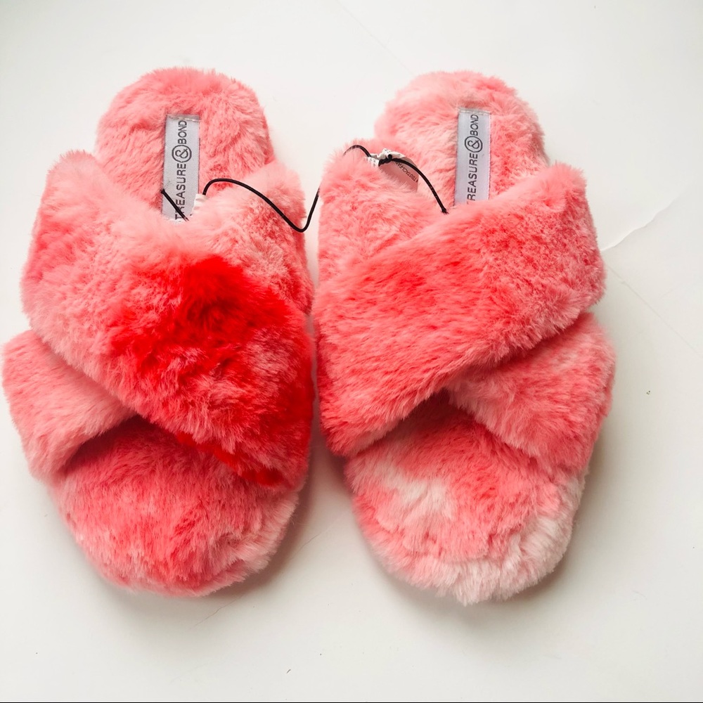 NWOT Treasure & Bond Girls Faux Fur Slipper